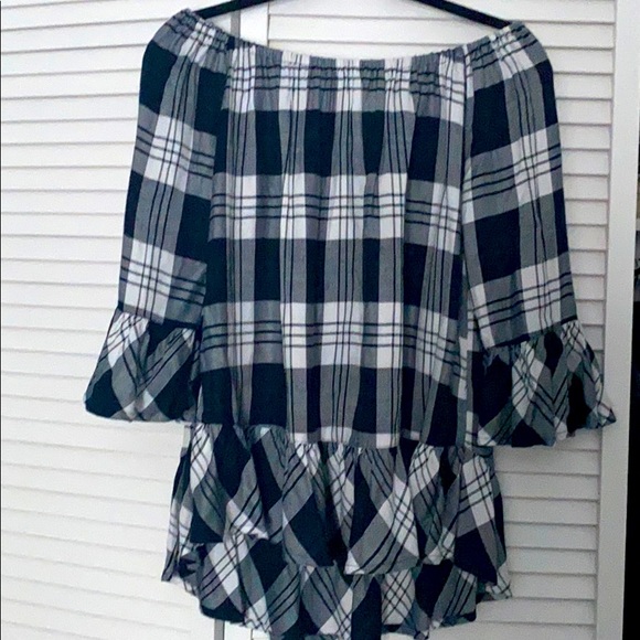 Cutie plaid off the shoulder - Picture 3 of 4